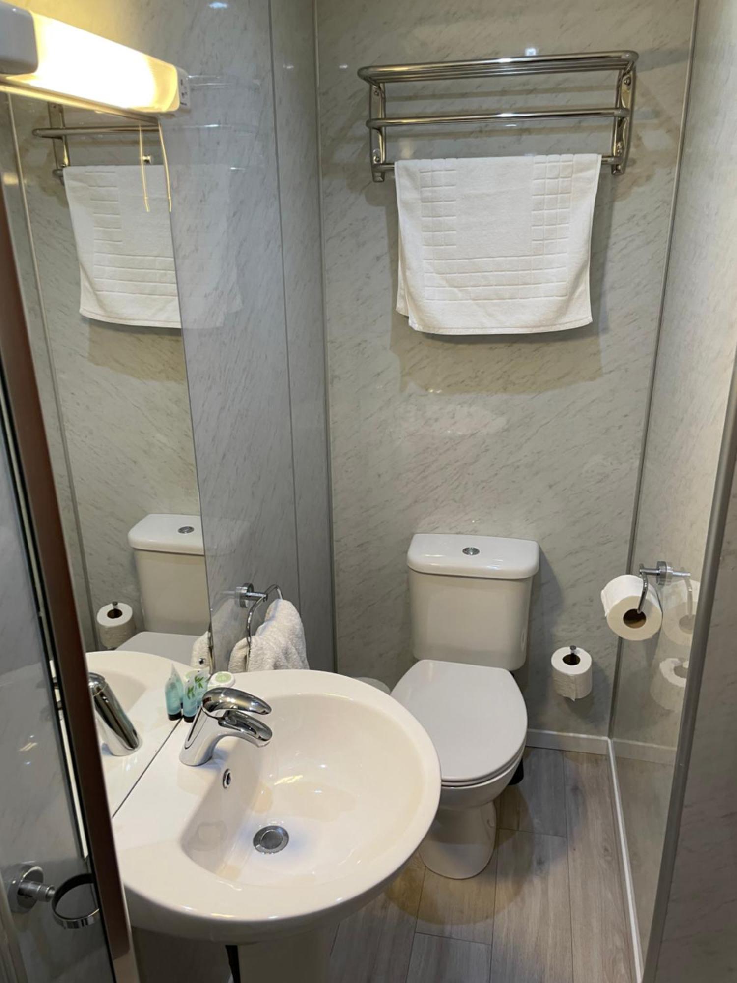 The George Hotel Уитби Экстерьер фото